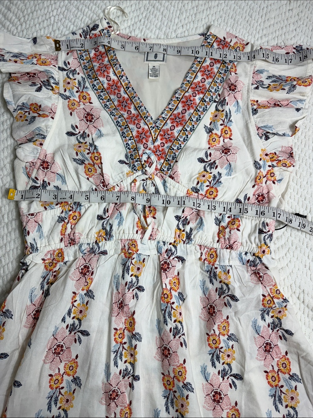 LEAVE BOHO FLORAL FLUTTER SLEEVE IN WHITE AND NAVY BORDER SIZE M NWT - Picture 9 of 11